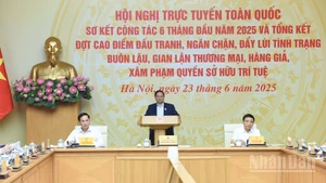 Thủ tướng Chính phủ Phạm Minh Chính chủ trì Hội nghị trực tuyến toàn quốc. (Ảnh: TRẦN HẢI)