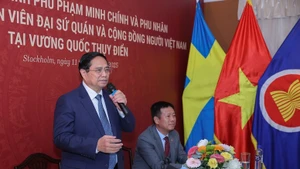 Thủ tướng Phạm Minh Chính phát biểu tại buổi gặp gỡ cộng đồng người Việt Nam tại Thụy Điển. (Ảnh: VGP/Nhật Bắc)