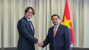 Thủ tướng Phạm Minh Chính tiếp ông Jevgeni Kabanov, Chủ tịch phụ trách về chính sách công toàn cầu của Tập đoàn Bolt. (Ảnh: VGP/Nhật Bắc)