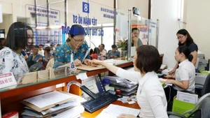 Thủ tướng Chính phủ chỉ đạo đẩy nhanh tiến độ thực hiện chính sách, chế độ đối với cán bộ, công chức, viên chức, người lao động và lực lượng vũ trang trong quá trình sắp xếp tổ chức bộ máy của hệ thống chính trị. (Ảnh: VGP) 