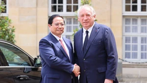 Thủ tướng Phạm Minh Chính và Thủ tướng Pháp Francois Bayrou - Ảnh: VGP/Nhật Bắc