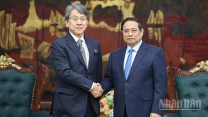 Thủ tướng Chính phủ Phạm Minh Chính và ông Maeda Tadashi, Chủ tịch Hội đồng quản trị Ngân hàng Hợp tác quốc tế Nhật Bản (JBIC). (Ảnh: TRẦN HẢI) 