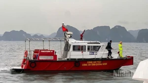 Tỉnh Quảng Ninh huy động lực lượng và phương tiện tổ chức cứu hộ, cứu nạn. (Ảnh: Lương Quang Thọ).