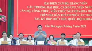 Thủ tướng Chính phủ Phạm Minh Chính chủ trì Hội nghị tiếp xúc cử tri thành phố Cần Thơ sau Kỳ họp thứ 9, Quốc hội khoá XV. (Ảnh: Thanh Giang)