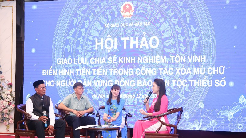 Hội thảo “Giao lưu, chia sẻ, tôn vinh điển hình tiên tiến trong công tác xóa mù chữ cho đồng bào dân tộc thiểu số.