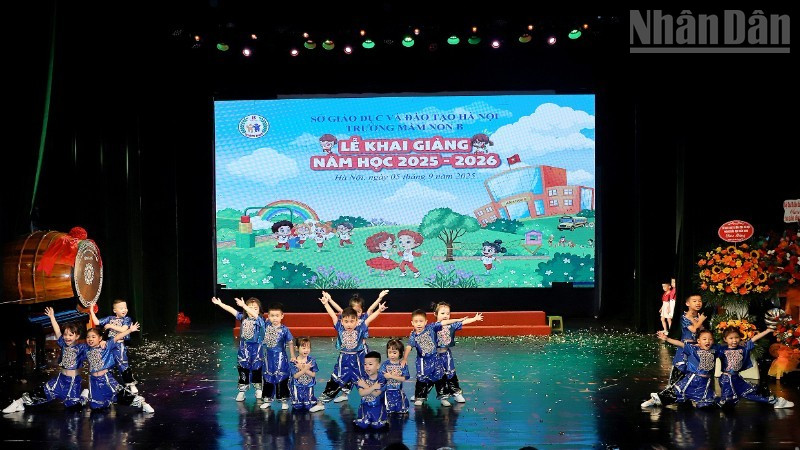 Tiết mục văn nghệ chào mừng năm học mới do các bé Trường mầm non B biểu diễn.