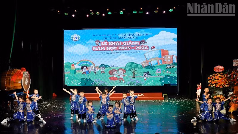 Tiết mục văn nghệ chào mừng năm học mới do các bé Trường mầm non B biểu diễn.