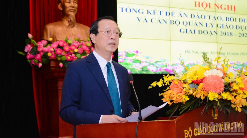 Thứ trưởng Thường trực Phạm Ngọc Thưởng phát biểu tại hội nghị.