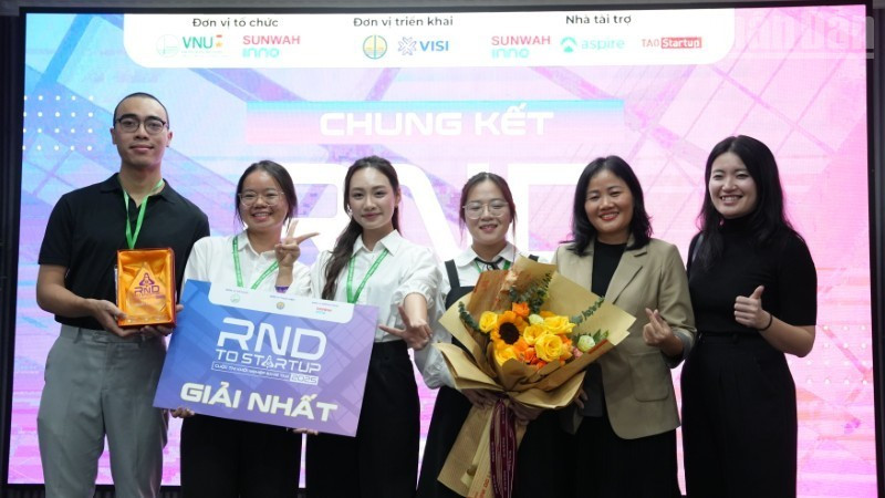 Dự án Đầu lọc nước từ aerogel sợi lá dứa đoạt Giải nhất.