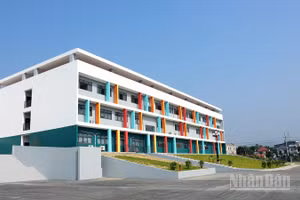 Địa điểm thi lại được tổ chức tại Trường trung học phổ thông chuyên Tuyên Quang, phường Minh Xuân, tỉnh Tuyên Quang với 15 phòng thi.