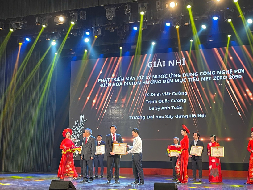 Nhóm nghiên cứu CDI&E, Trường đại học Xây dựng Hà Nội đã giành Giải Nhì Hội thi Sáng tạo Kỹ thuật thành phố Hà Nội lần thứ 2 (2024–2025)