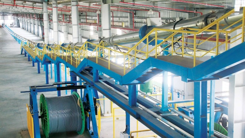 CADIVI sở hữu hệ thống bọc 3 lớp lưu hóa khô cáp ngầm trung thế CCV-Line của hãng Troester (Đức).