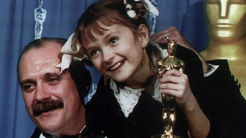 Nikita Mikhalkov, người đoạt giải Oscar cho Phim nói tiếng nước ngoài hay nhất với bộ phim "Burnt by the Sun", và con gái ông là Nadya, người đóng một trong những vai chính của bộ phim. (Ảnh: RIA)