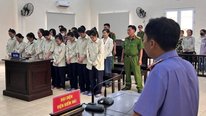 Một phiên xét xử các đối tượng trong đường dây buôn bán người.