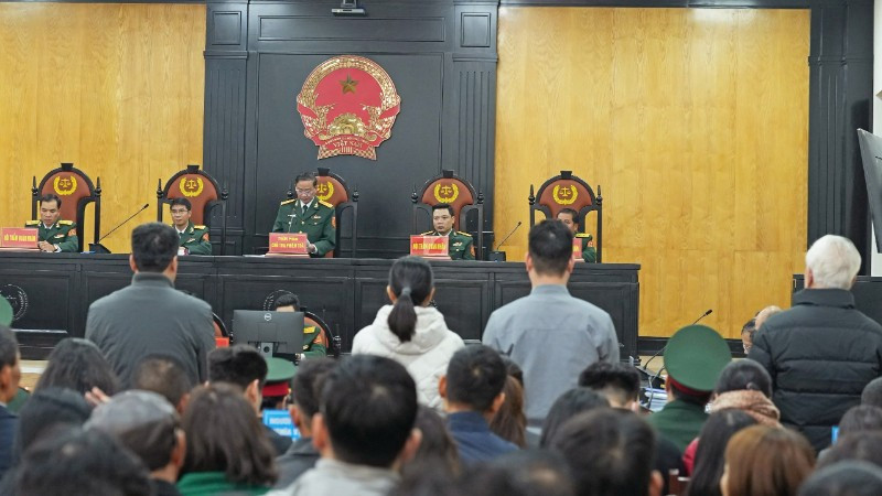 Hội đồng xét xử tuyên án.