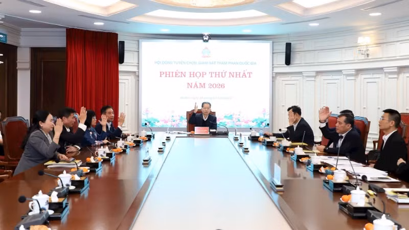 Các thành viên Hội đồng biểu quyết.