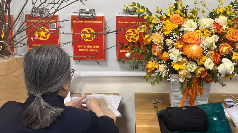 Nhiều thủ tục hành chính công khai, cắt giảm tạo thuận lợi cho người dân.