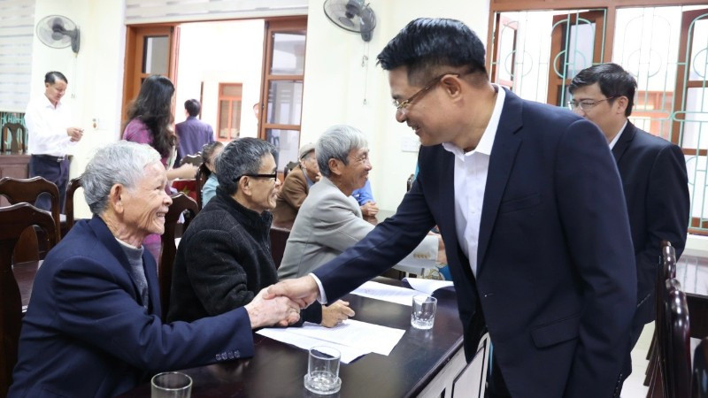 Viện trưởng Viện Kiểm sát nhân dân tối cao tiếp xúc cử tri tại tỉnh Quảng Trị.