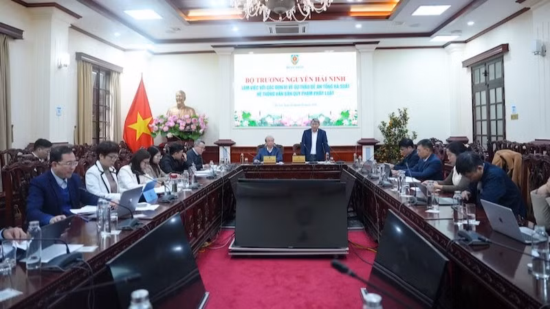 Quang cảnh phiên họp.