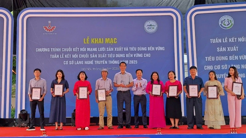 Sở Công thương Hà Nội vinh danh các doanh nghiệp sản xuất và tiêu dùng bền vững điển hình.