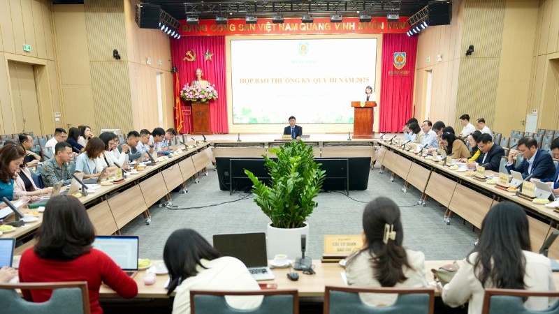 Chánh Văn phòng Bộ Tư pháp chủ trì họp báo.