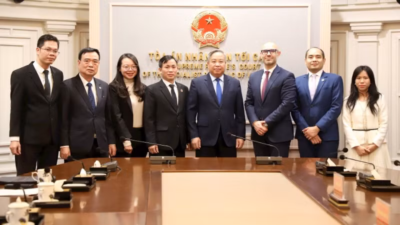 Đại diện lãnh đạo hai bên tham dự buổi làm việc.