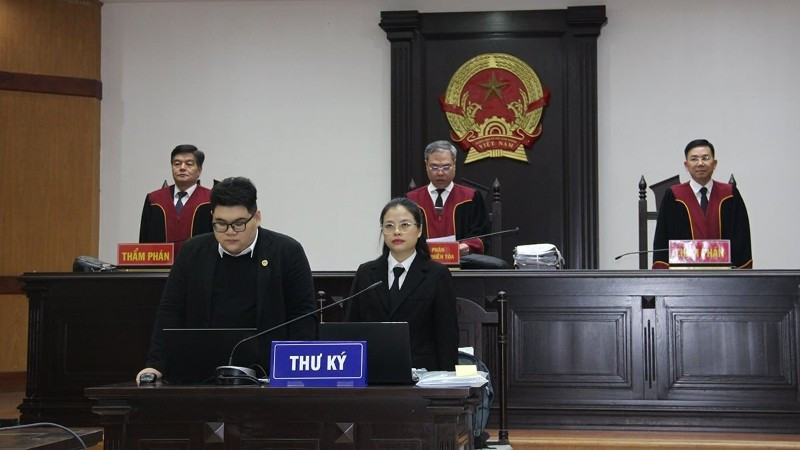 Hội đồng xét xử phiên phúc thẩm.