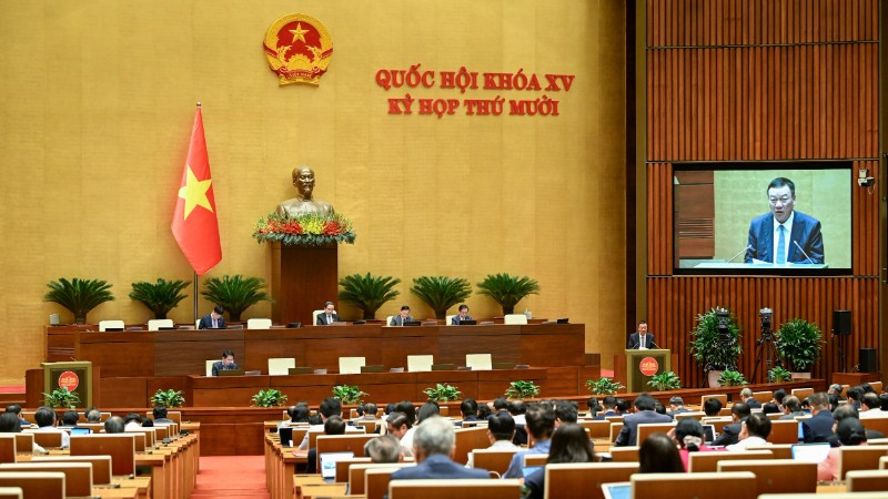 Tổng Thanh tra Chính phủ Đoàn Hồng Phong trình bày Báo cáo tiếp thu, giải trình trước Quốc hội. (Ảnh: DUY LINH)