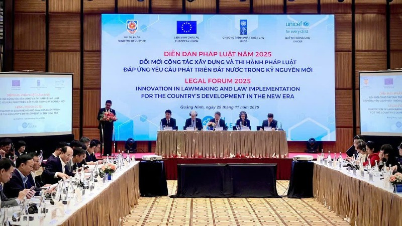 Quang cảnh Diễn đàn.