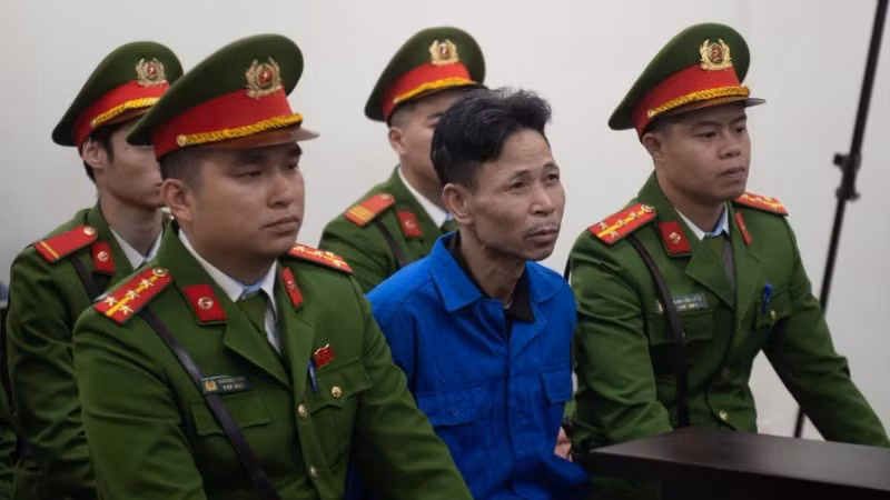 Bị cáo Cao Văn Hùng tại tòa sáng 17/11.