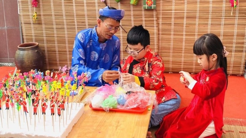 Xã Phượng Dực là nơi có làng nghề nặn tò he nổi tiếng.