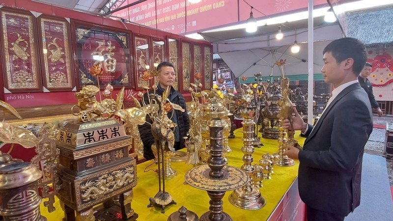 Nhiều sản phẩm thủ công mỹ nghệ, làng nghề truyền thống phục vụ Tết được giới thiệu tại Triển lãm.