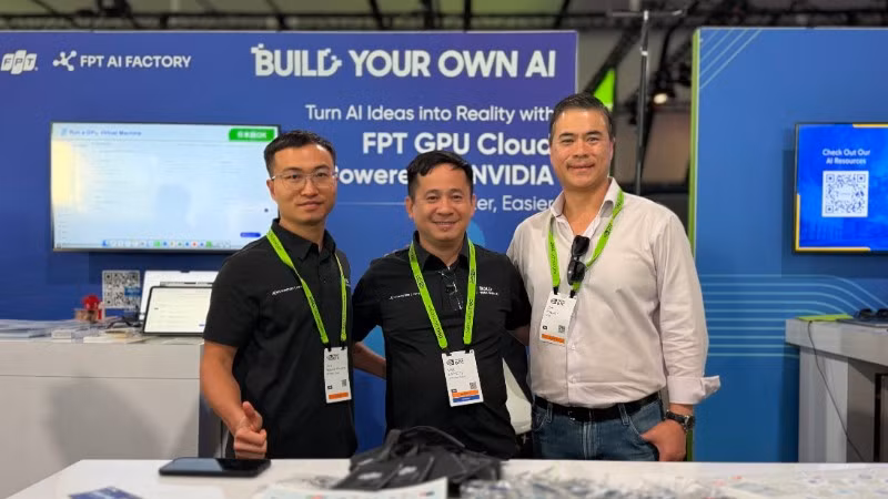 Ông Lê Hồng Việt (giữa), Tổng Giám đốc FPT Smart Cloud, Tập đoàn FPT tại sự kiện NVIDIA GTC 2026.