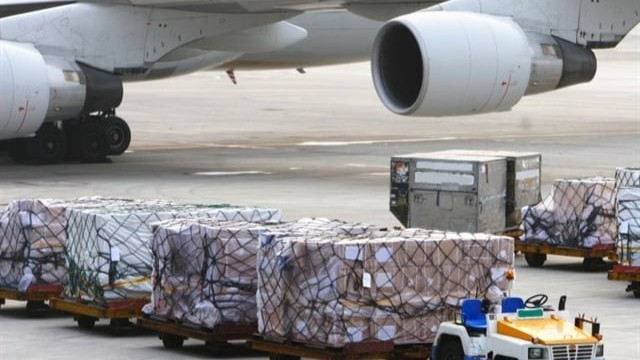 Số lượng lớn hàng hóa được bị can vận chuyển trái phép từ Nhật Bản về Việt Nam. (Ảnh có tính chất minh họa)