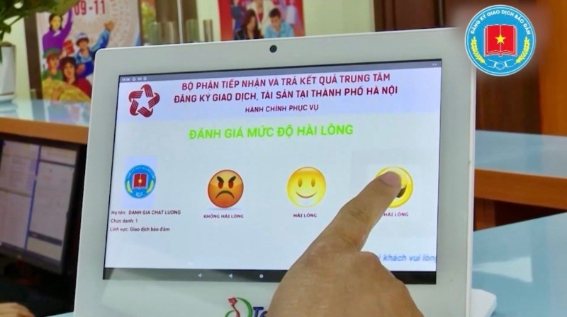 Sự hài lòng của người dân khi làm dịch vụ trực tuyến là động lực đổi mới ngành tư pháp. (Ảnh: Đỗ Nhẫn)