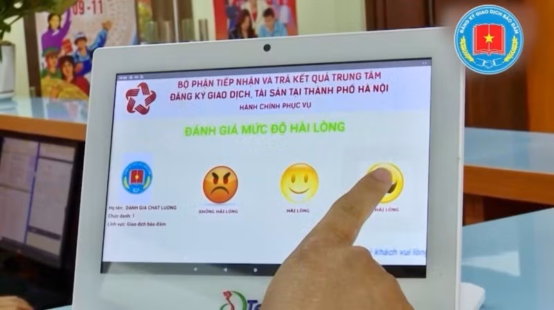 Sự hài lòng của người dân khi làm dịch vụ trực tuyến là động lực đổi mới ngành tư pháp. (Ảnh: Đỗ Nhẫn)