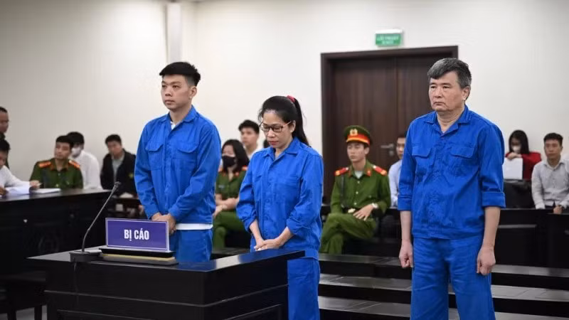 Các bị cáo tại phiên tòa sơ thẩm vào tháng 5/2025.