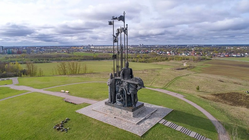 Tượng đài "Trận chiến trên băng" tưởng nhớ vị chỉ huy Alexander Nevsky.