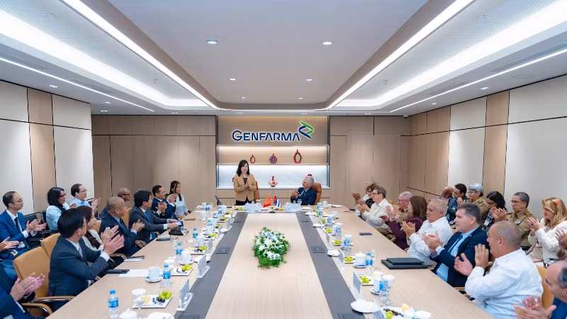 Toàn cảnh buổi thăm và làm việc của đoàn lãnh đạo cấp cao Cuba tại Nhà máy Genfarma, tại Khu Công nghệ cao Hòa Lạc, Hà Nội