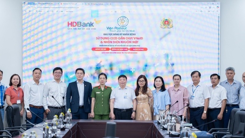 Đại diện PC06, Công an Thành phố Hồ Chí Minh, HDBank, Viện Pasteur tại Lễ ra mắt và chính thức vận hành hệ thống Kiosk y tế thông minh sáng nay, 9/9/2025 tại Viện Pasteur.