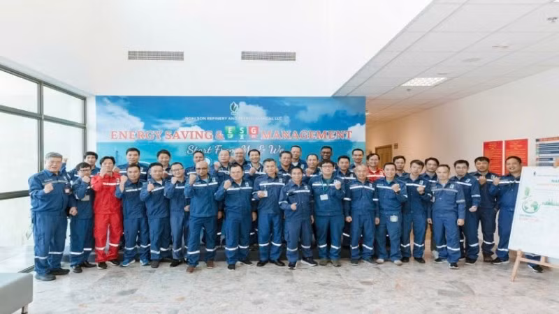 Ban lãnh đạo, trưởng các phòng ban và đại diện hơn 1.300 cán bộ nhân viên NSRP.