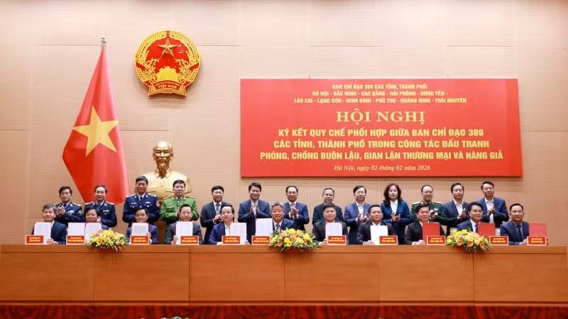 Đại diện Ban chỉ đạo 389 các tỉnh, thành phố ký kết Quy chế phối hợp trong công tác đấu tranh chống buôn lậu, gian lận thương mại và hàng giả.