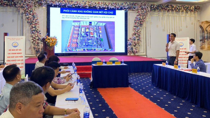 Đại diện Sở Công thương Hà Nội thông tin về sự kiện tại buổi họp báo.