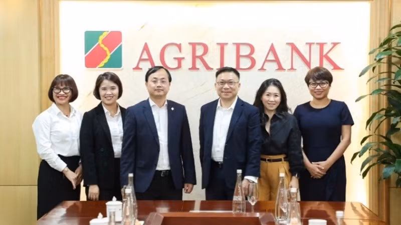 Chủ tịch HĐTV Agribank làm việc với Đoàn lãnh đạo cấp cao SWIFT