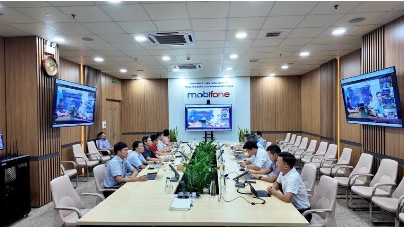 Ban Chỉ huy phòng, chống thiên tai MobiFone họp trực tuyến với các đơn vị miền trung về phương án ứng phó bão số 13.