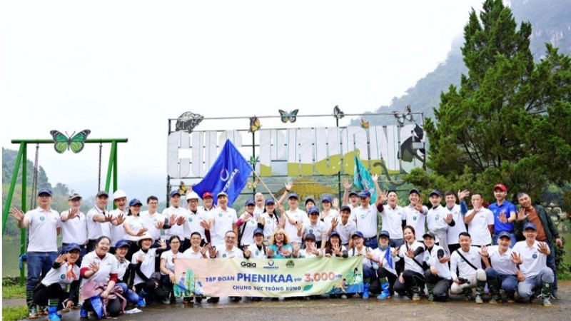 CBCNV cùng tham gia trồng rừng tại Vườn Quốc gia Cúc Phương.