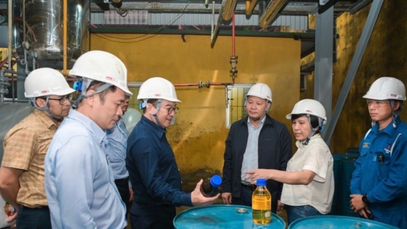Lãnh đạo BSR và Phòng Thí nghiệm trọng điểm công nghệ lọc, hóa dầu tham quan, thúc đẩy tiến độ hoàn thiện công nghệ, sản xuất thử nghiệm nhiên liệu dầu diesel sinh học.