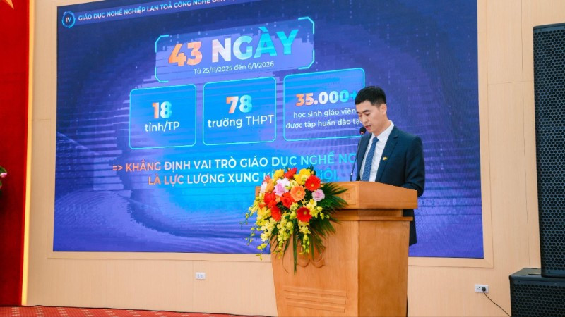 Ông Vũ Chí Thành, Hiệu trưởng Trường cao đẳng FPT Polytechnic chia sẻ kết quả bước đầu của Dự án "Xung kích số" và nhấn mạnh vai trò của cơ sở giáo dục trong việc phổ cập kỹ năng số cho người dân.