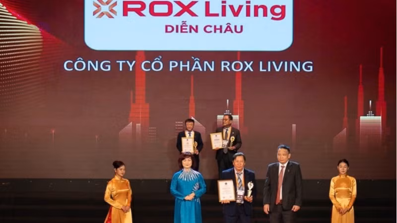 Đại diện ROX Living tại lễ trao giải.