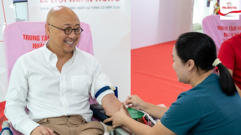 Tổng Giám đốc Prudential Việt Nam tham gia hiến máu tại sự kiện